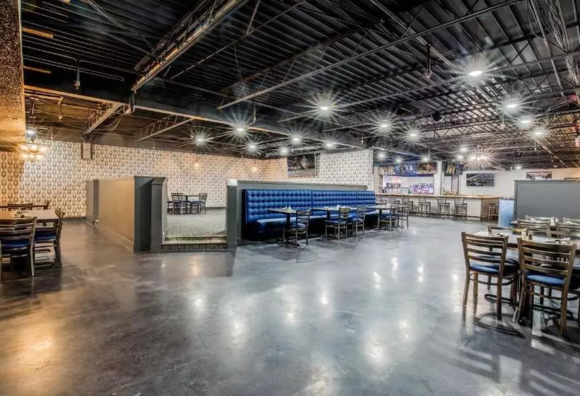 Ramada By Wyndham Mitchell Hotel & Conference Center