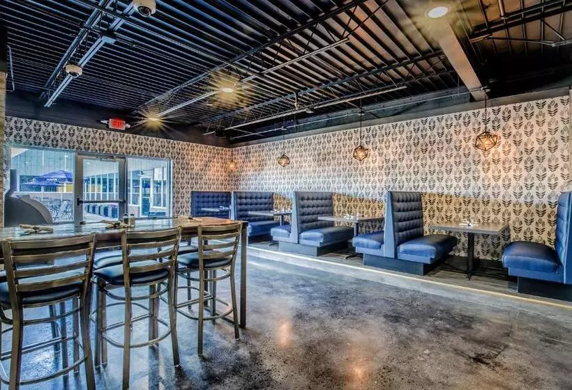 Ramada By Wyndham Mitchell Hotel & Conference Center