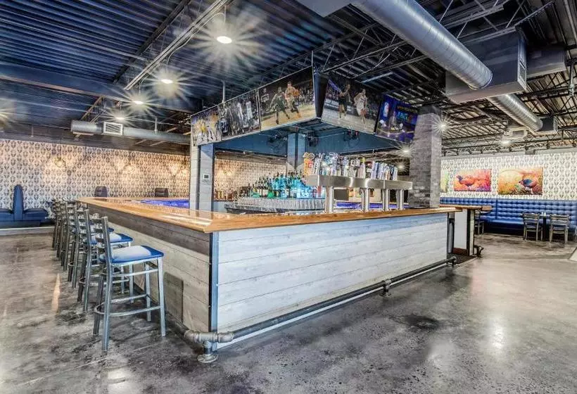 Ramada By Wyndham Mitchell Hotel & Conference Center