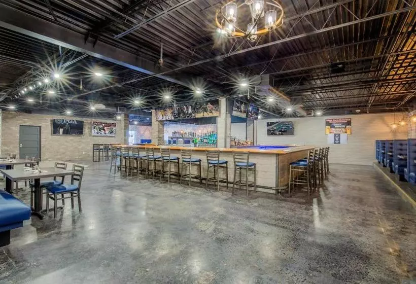 Ramada By Wyndham Mitchell Hotel & Conference Center