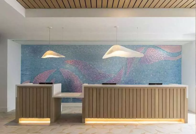 Отель The Singer Oceanfront Resort, Curio Collection By Hilton