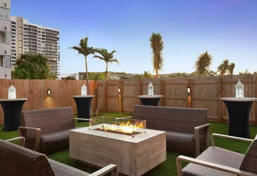 Отель The Singer Oceanfront Resort, Curio Collection By Hilton