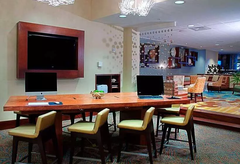 Отель The Singer Oceanfront Resort, Curio Collection By Hilton