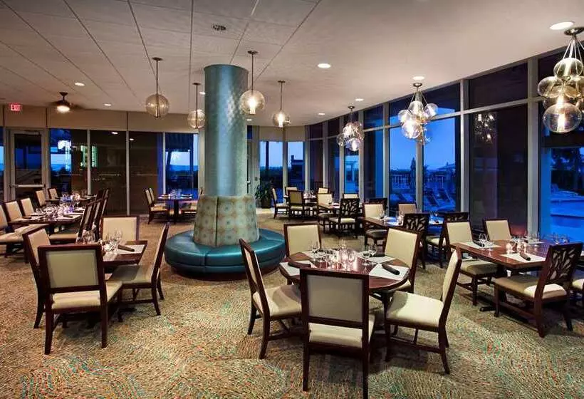 Отель The Singer Oceanfront Resort, Curio Collection By Hilton