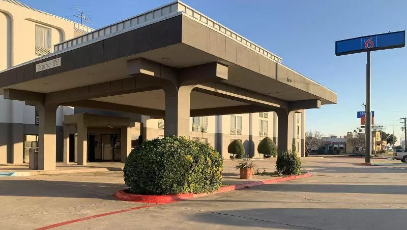 Motel 6 Lewisville, Tx   Medical City