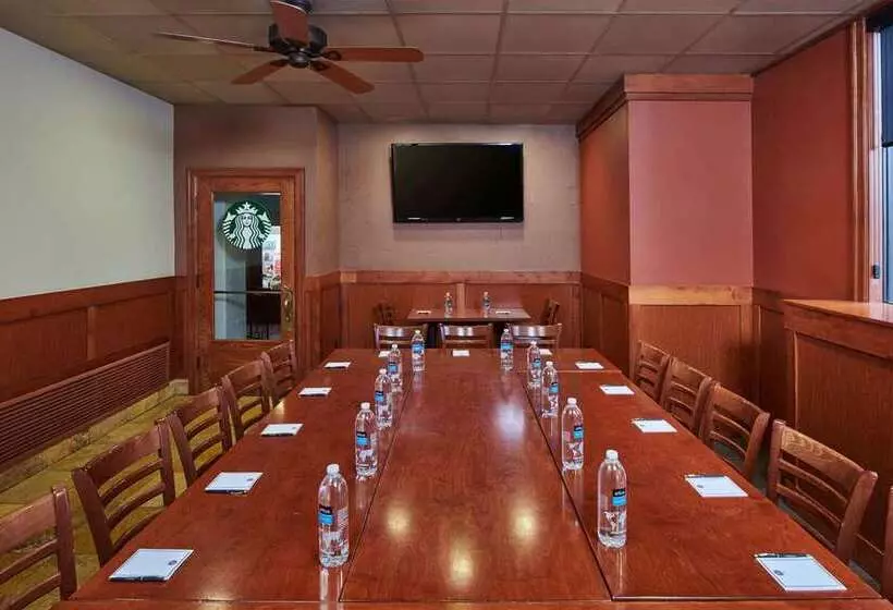 فندق Alex Johnson Rapid City Curio Collection By Hilton