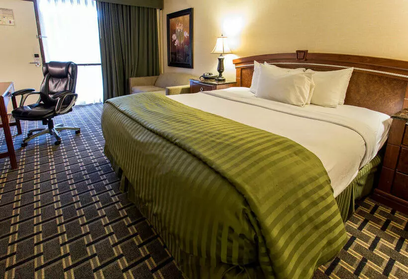 فندق Clarion Modesto