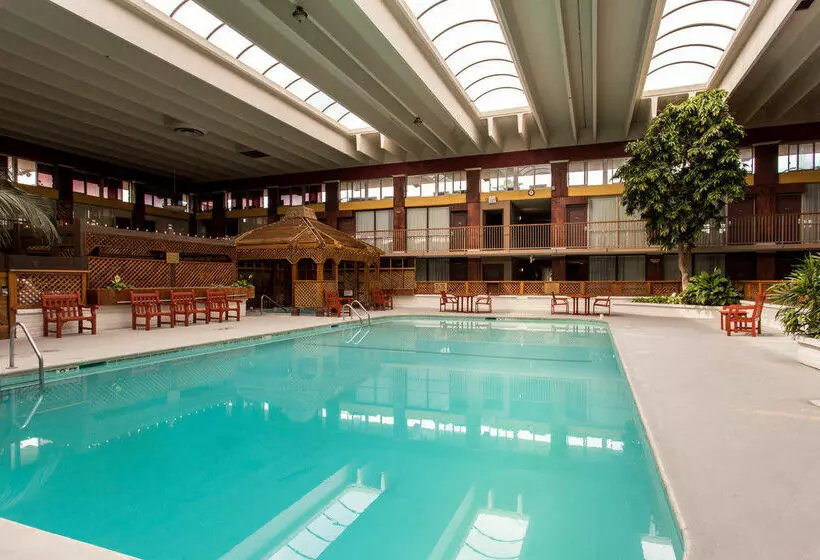 فندق Clarion Modesto