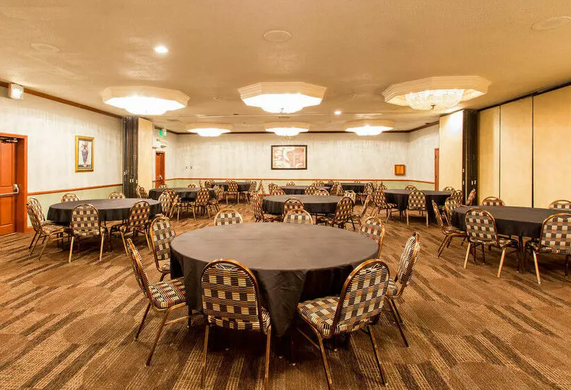 فندق Clarion Modesto