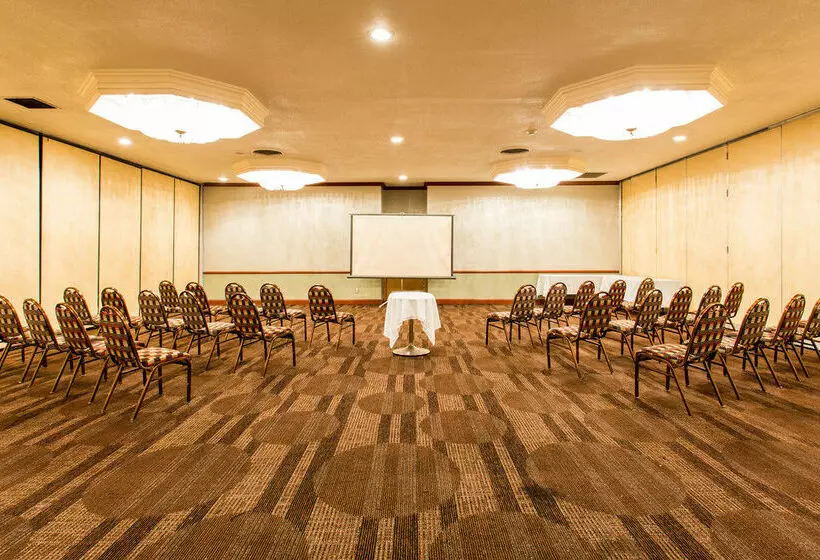 فندق Clarion Modesto