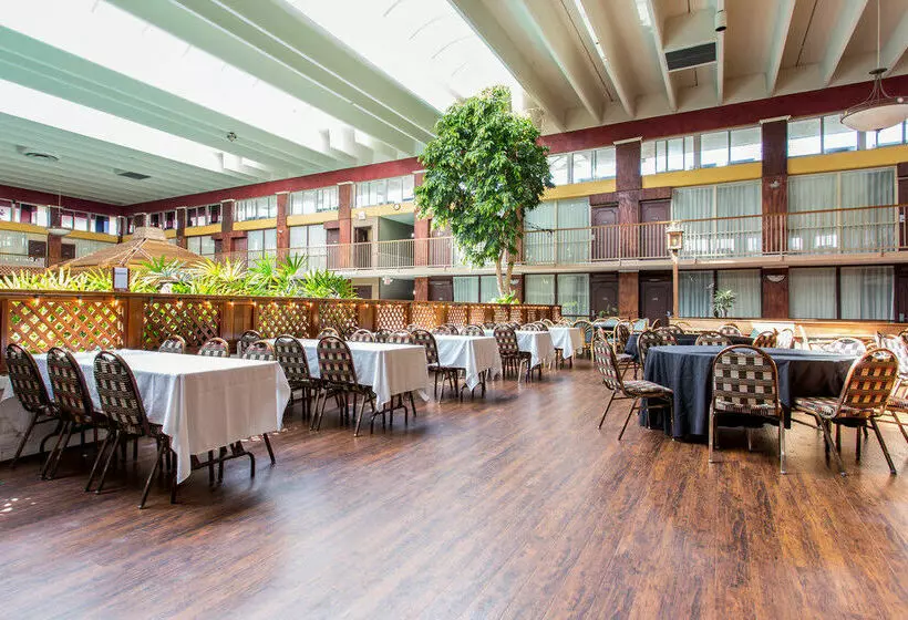 فندق Clarion Modesto