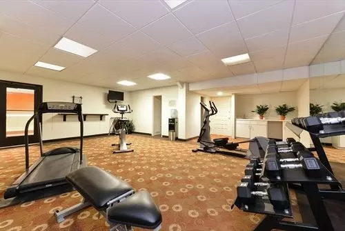 호텔 Quality Inn & Suites