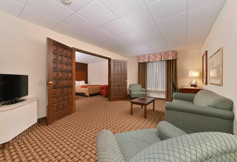 호텔 Quality Inn & Suites