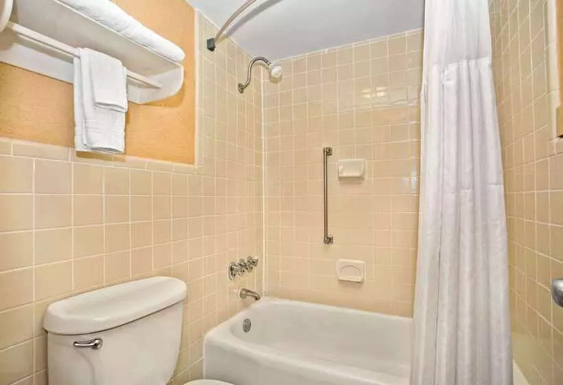 Otel Days Inn By Wyndham Durham/near Duke University