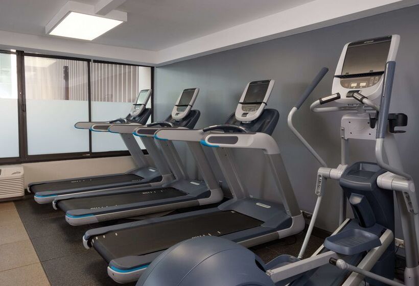 Doubletree By Hilton Hotel Cleveland Downtown Lakeside