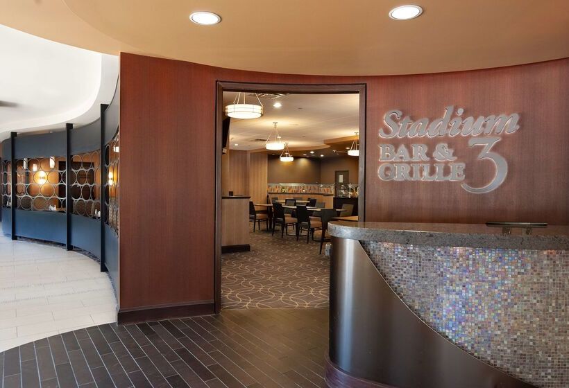 Doubletree By Hilton Hotel Cleveland Downtown Lakeside