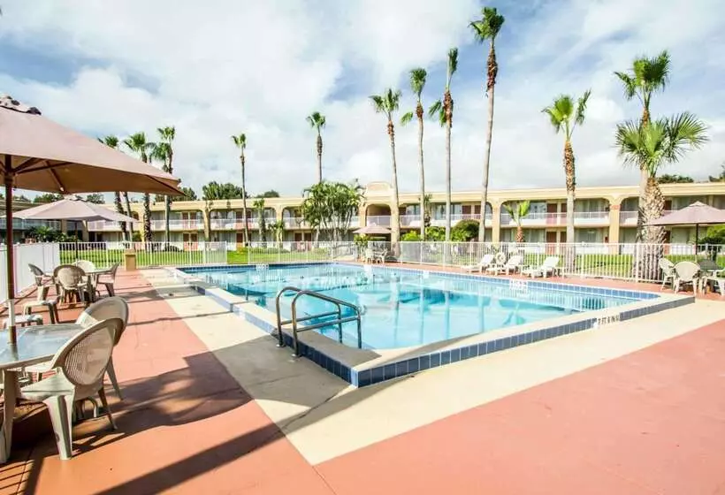 Island Hotel Of Space Coast