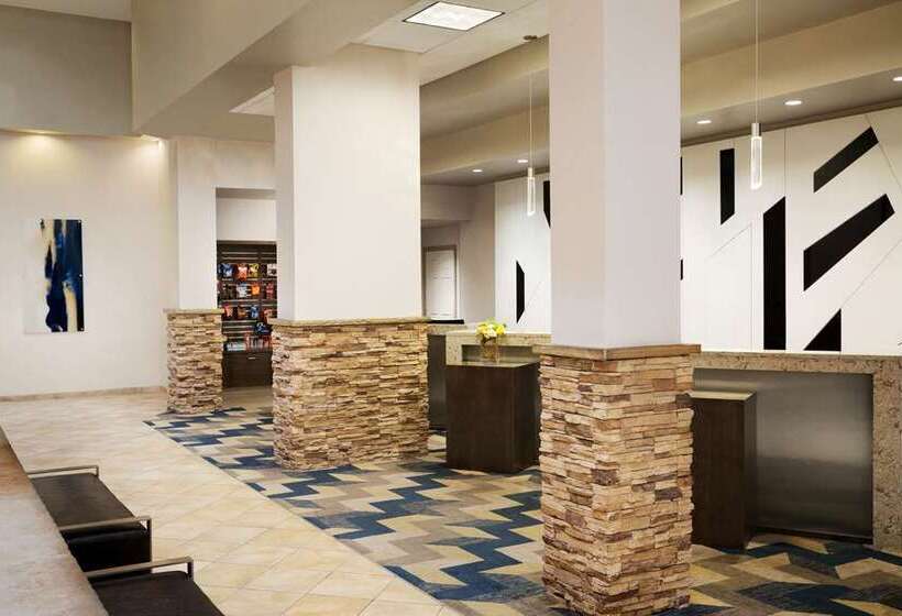 هتل Hilton Fort Collins