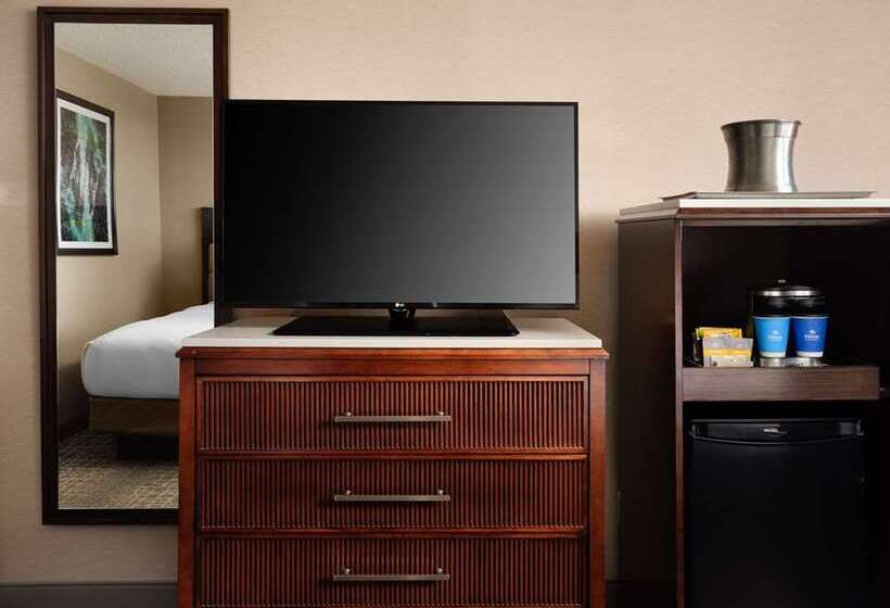 هتل Hilton Fort Collins