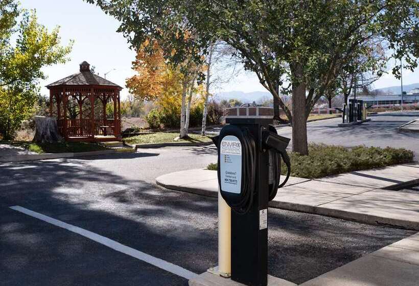 هتل Hilton Fort Collins