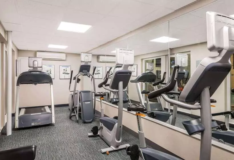 Hotel Howard Johnson By Wyndham Middletown Newport Area