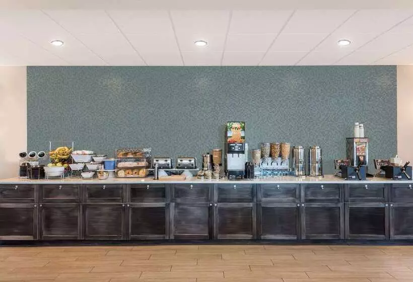 Hotel Howard Johnson By Wyndham Middletown Newport Area