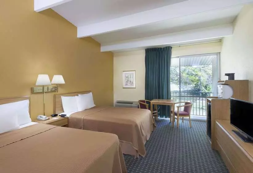 فندق Howard Johnson By Wyndham Newburgh