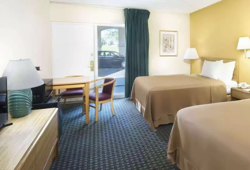 فندق Howard Johnson By Wyndham Newburgh