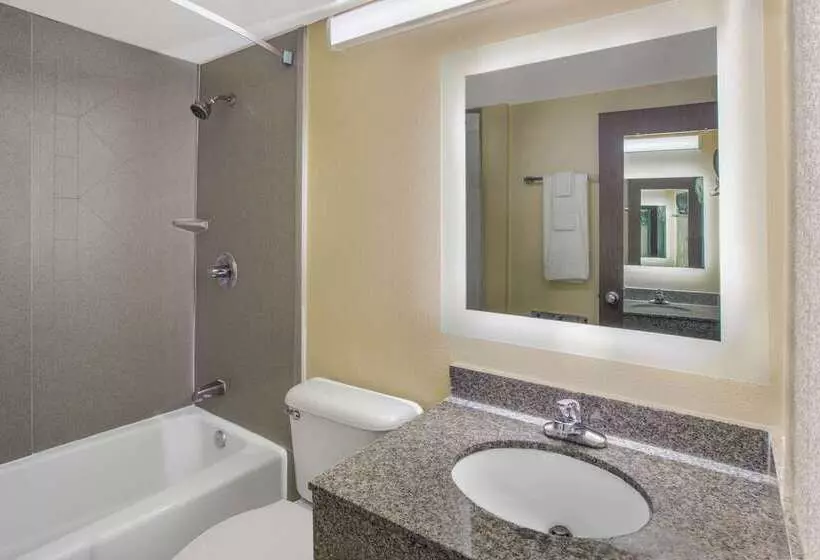 Szálloda Howard Johnson By Wyndham Oklahoma City Okc Airport, Fairgrounds, I40