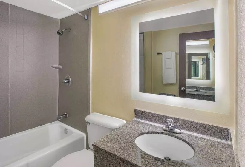 Szálloda Howard Johnson By Wyndham Oklahoma City Okc Airport, Fairgrounds, I40