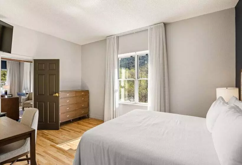 Отель Maxwell Anderson