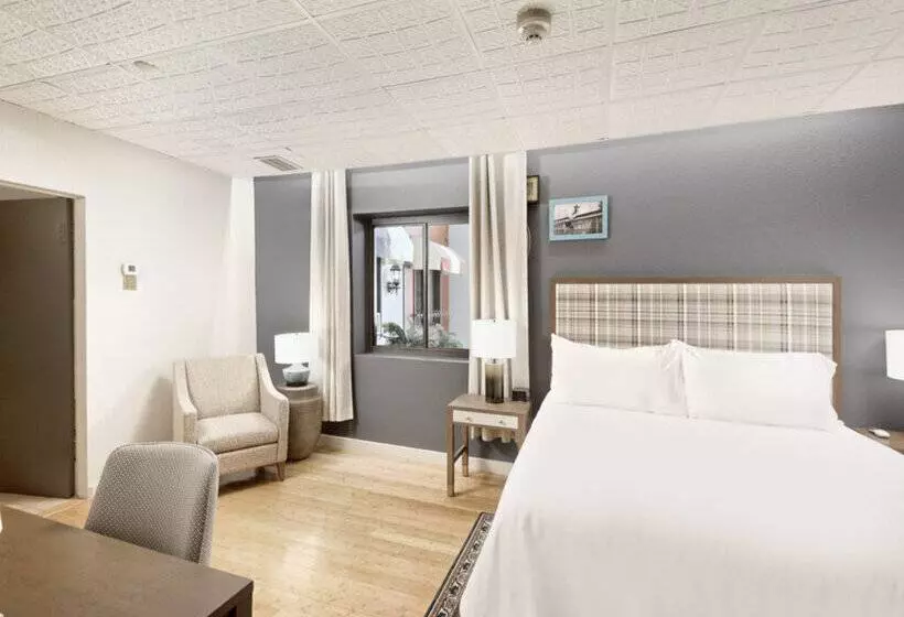 Отель Maxwell Anderson