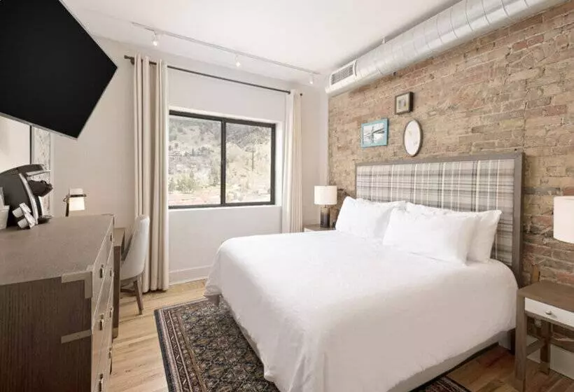 Отель Maxwell Anderson