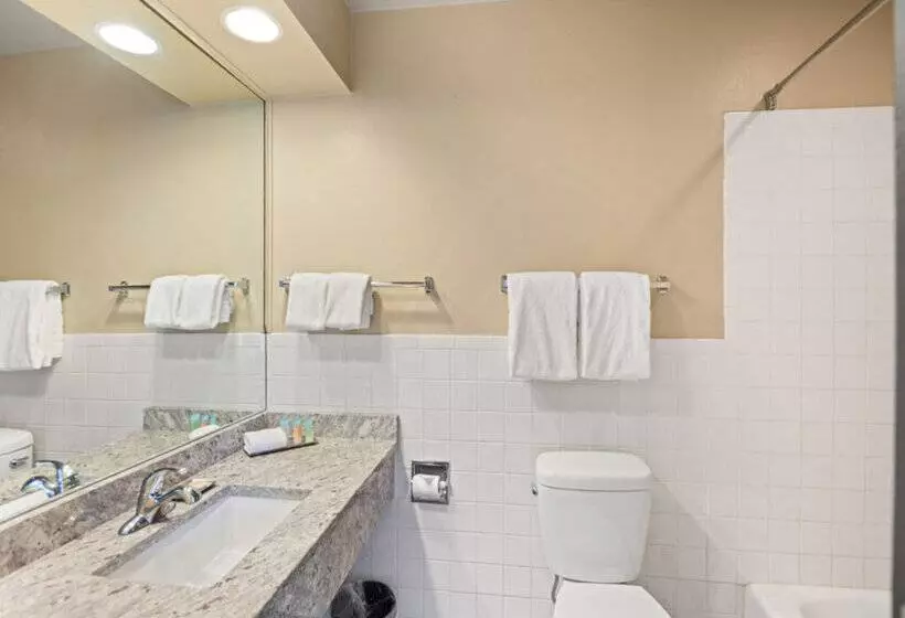 Отель Maxwell Anderson