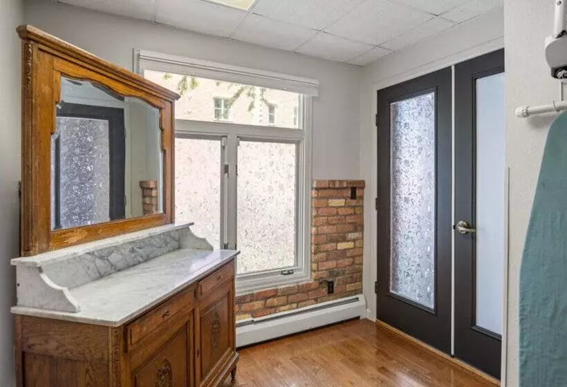 Отель Maxwell Anderson