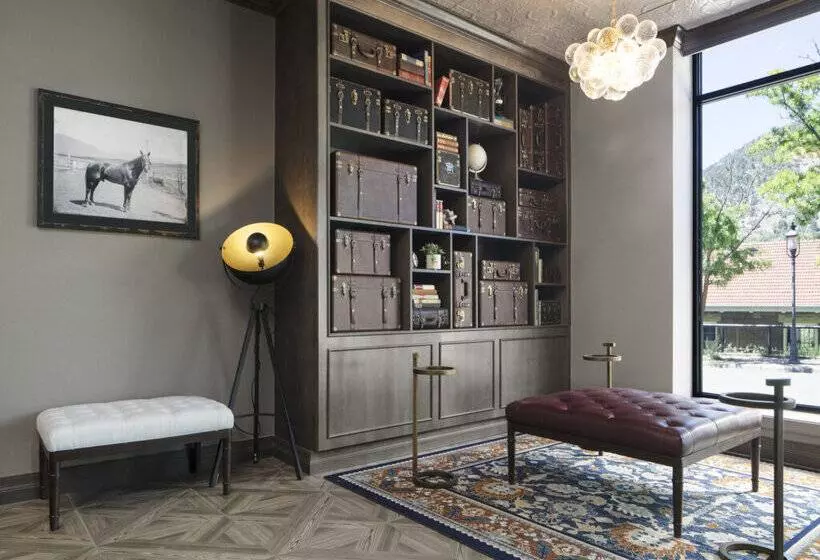 Отель Maxwell Anderson