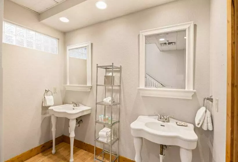 Отель Maxwell Anderson