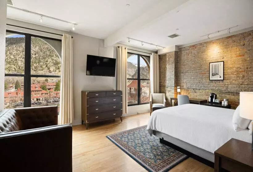 Отель Maxwell Anderson