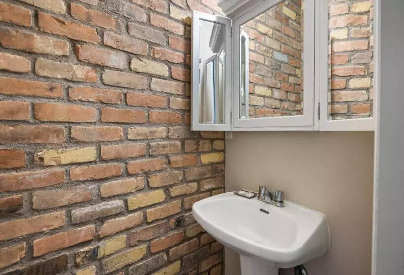 Отель Maxwell Anderson