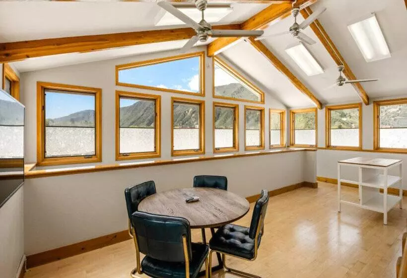 Отель Maxwell Anderson