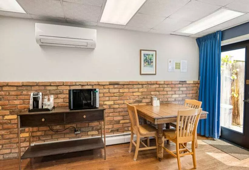 Отель Maxwell Anderson