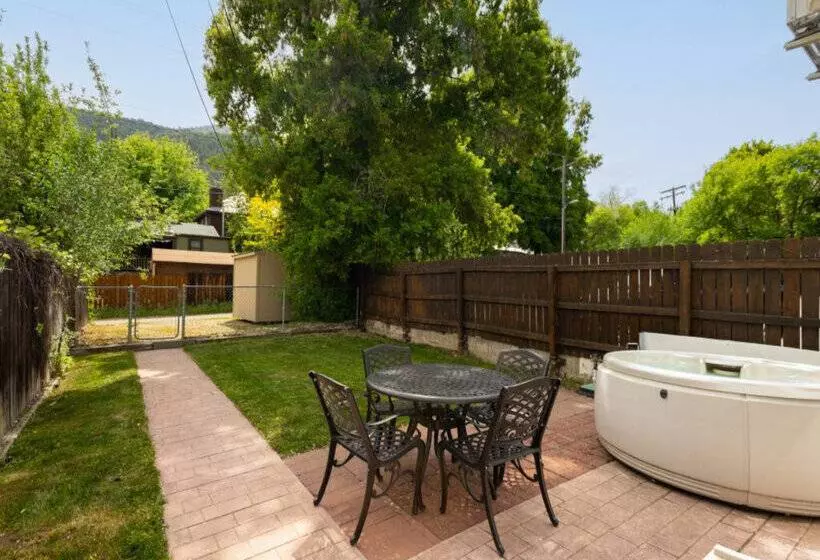 Отель Maxwell Anderson