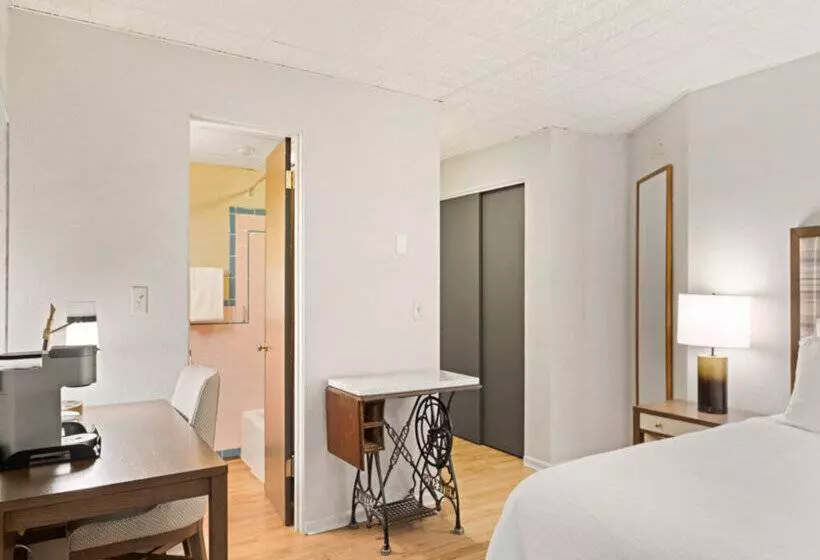 Отель Maxwell Anderson