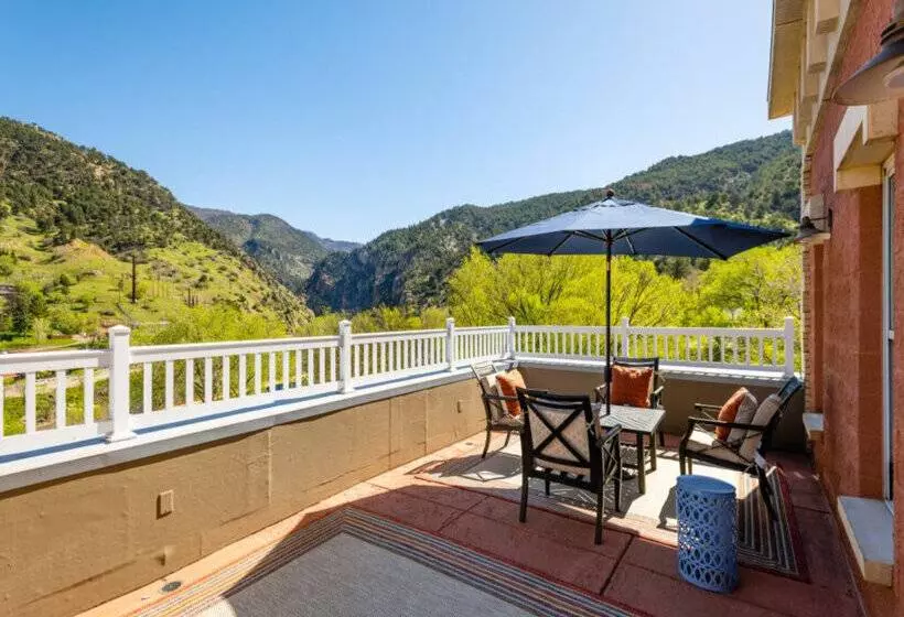 Отель Maxwell Anderson