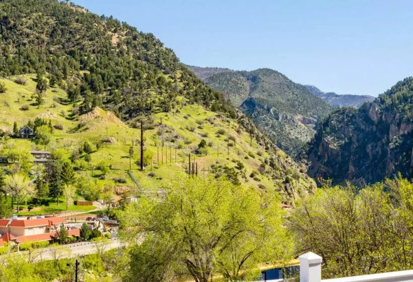 Отель Maxwell Anderson