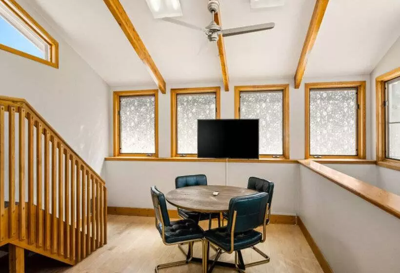 Отель Maxwell Anderson