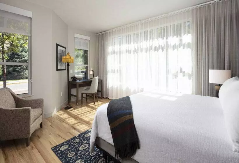 Отель Maxwell Anderson