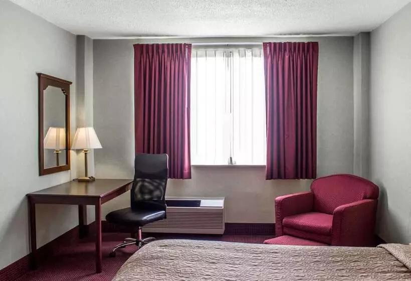 فندق Quality Inn & Conference Center