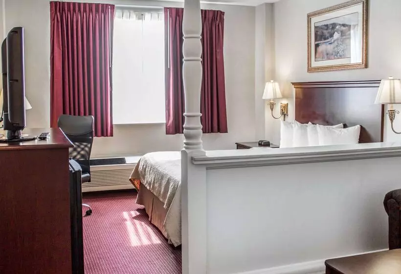 فندق Quality Inn & Conference Center