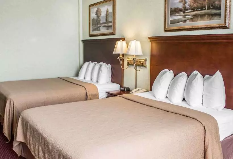 فندق Quality Inn & Conference Center